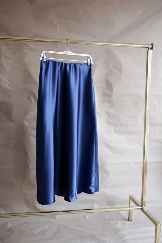 falda seda azul