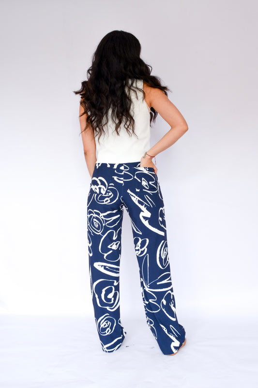 pantalón estampado dibujo flores