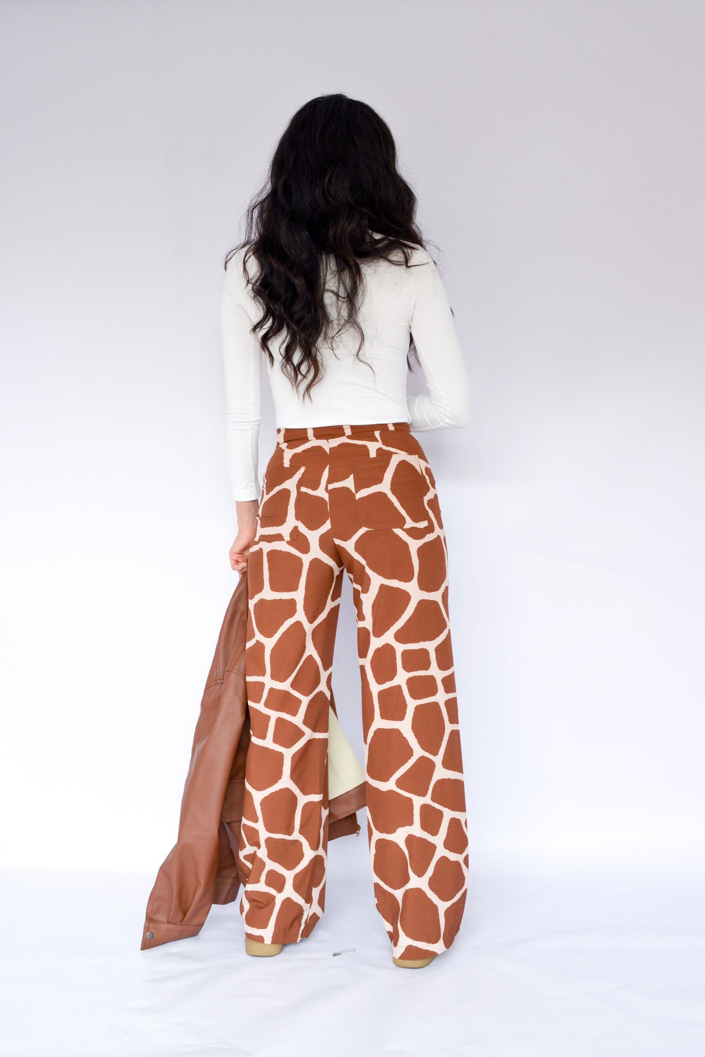 Pantalón estampado jirafa