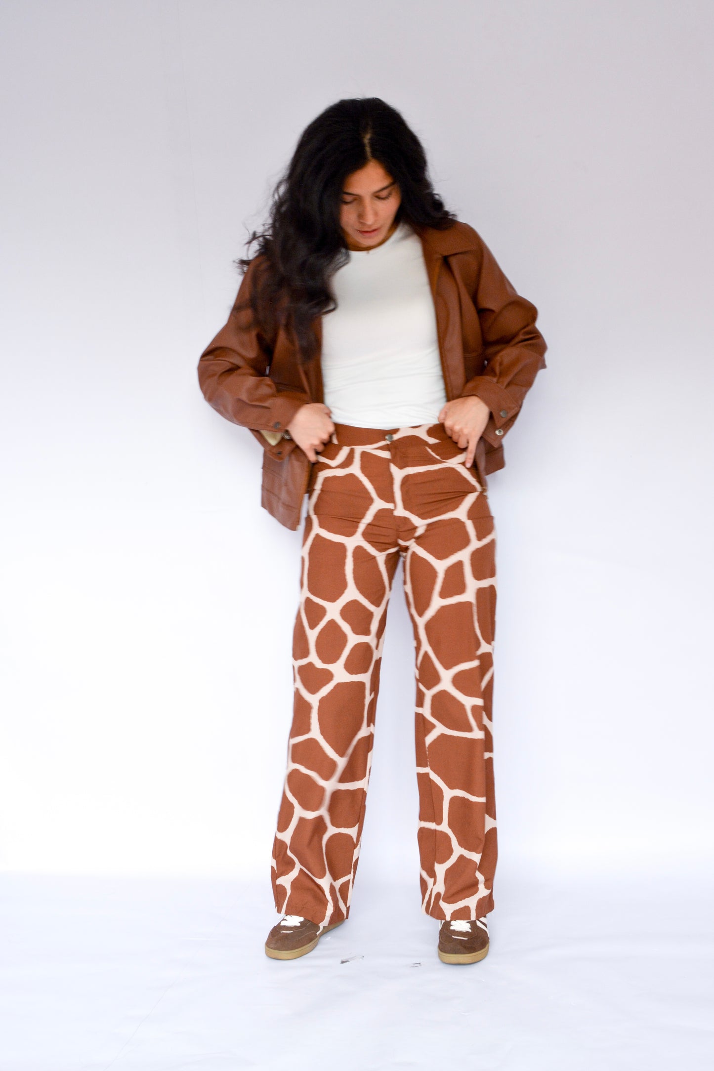 Pantalón estampado jirafa
