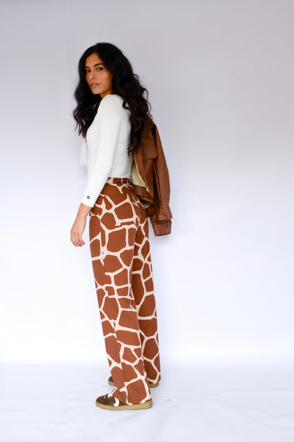 Pantalón estampado jirafa